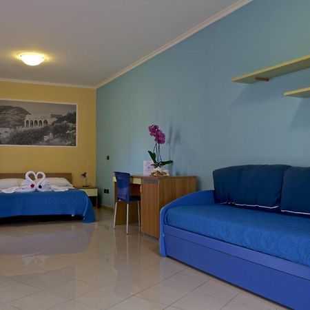 Hotel Ristorante Al Canto Delle Sirene Terracina Dış mekan fotoğraf
