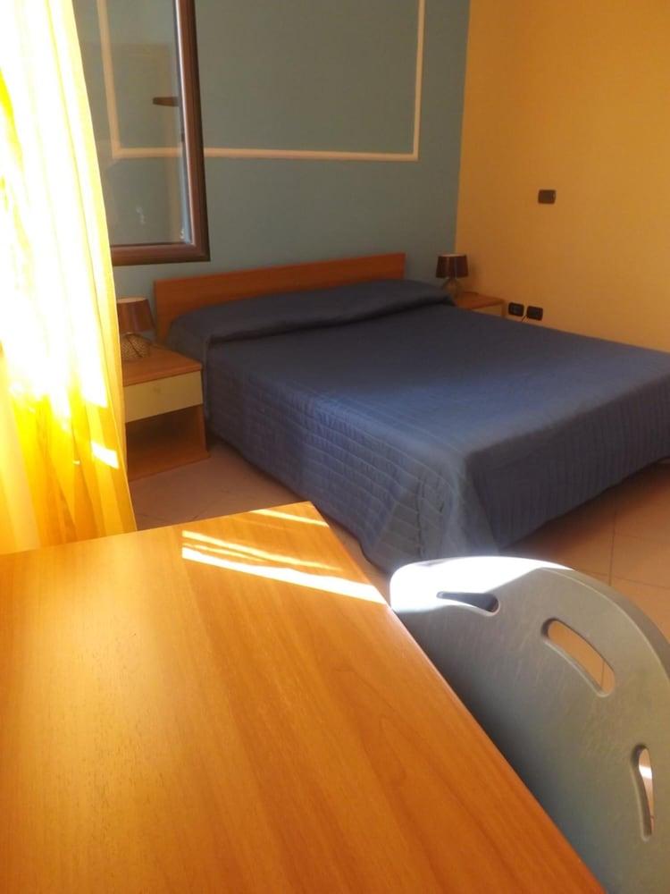 Hotel Ristorante Al Canto Delle Sirene Terracina Dış mekan fotoğraf